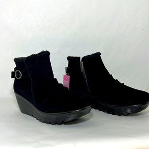 Sketchers Women Zipper Black Boot